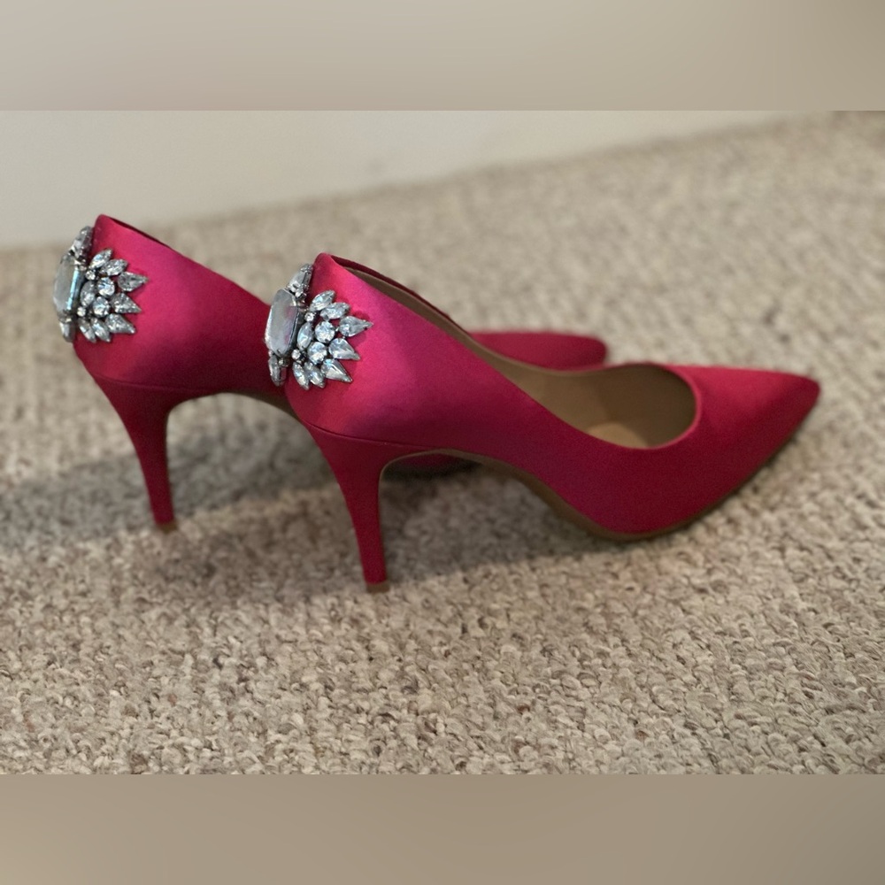 Aerosoles Pink embellished pump, size 8.5